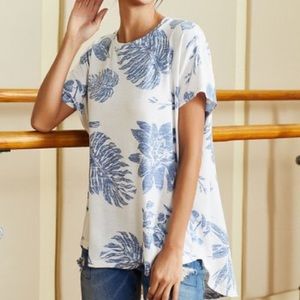 Simple by Suzanne Betro |White & Blue Leaves Pleated-Back Hi-Low Tunic - Women
